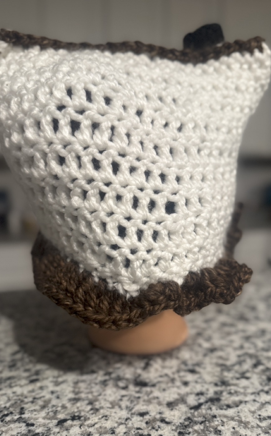 Back view of the white puppy hat's crochet pattern